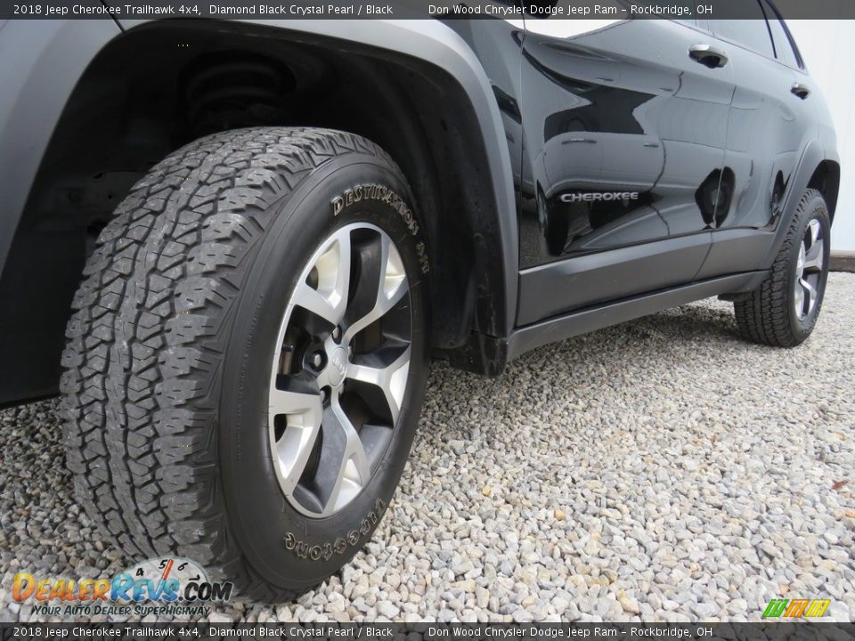 2018 Jeep Cherokee Trailhawk 4x4 Diamond Black Crystal Pearl / Black Photo #10