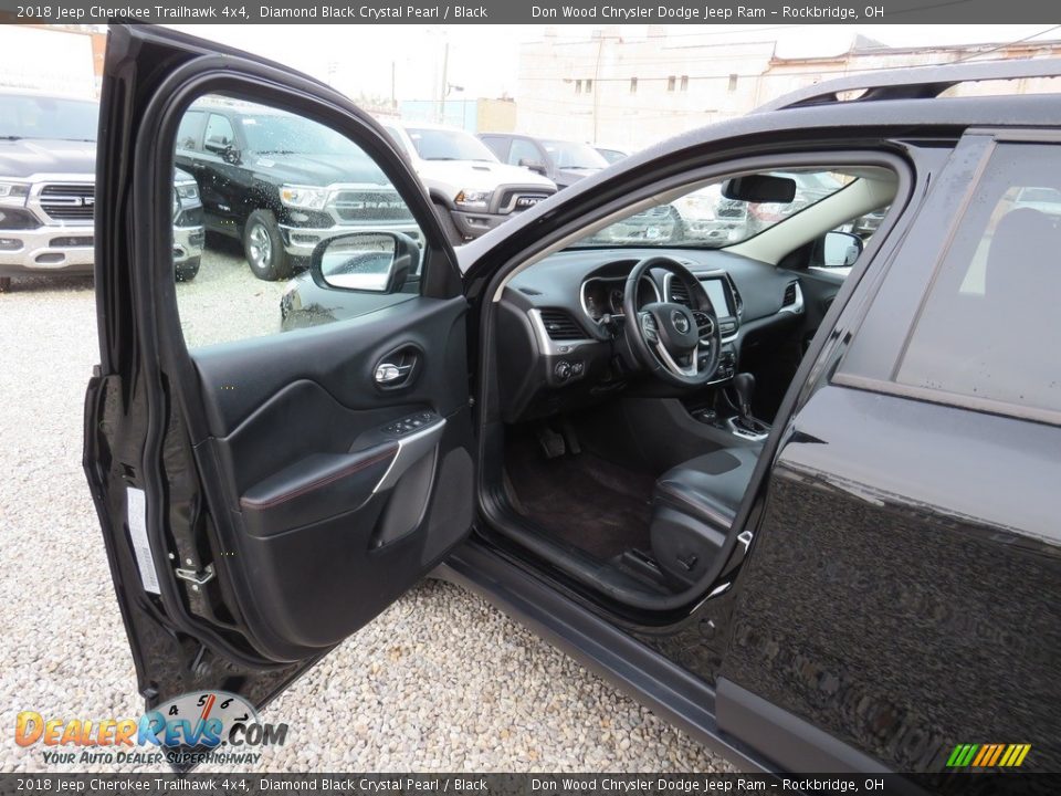 2018 Jeep Cherokee Trailhawk 4x4 Diamond Black Crystal Pearl / Black Photo #18