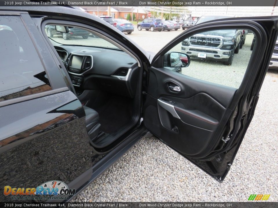 2018 Jeep Cherokee Trailhawk 4x4 Diamond Black Crystal Pearl / Black Photo #26