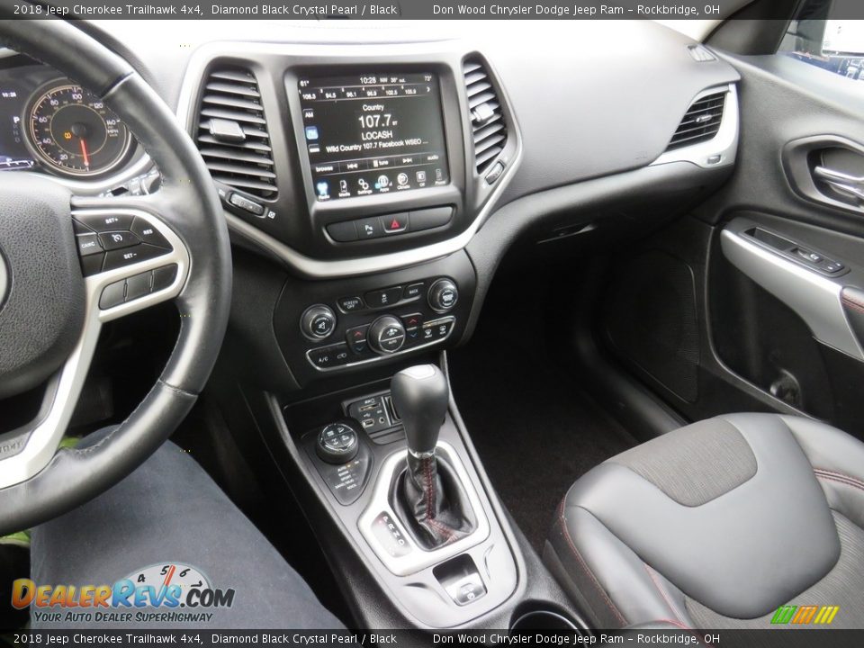 2018 Jeep Cherokee Trailhawk 4x4 Diamond Black Crystal Pearl / Black Photo #32