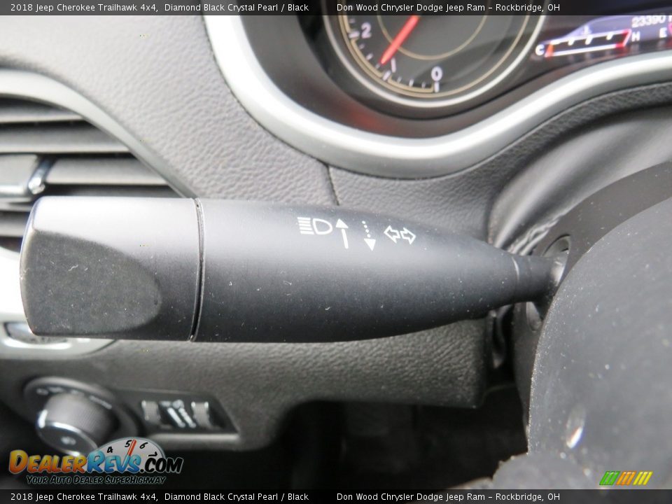 2018 Jeep Cherokee Trailhawk 4x4 Diamond Black Crystal Pearl / Black Photo #35