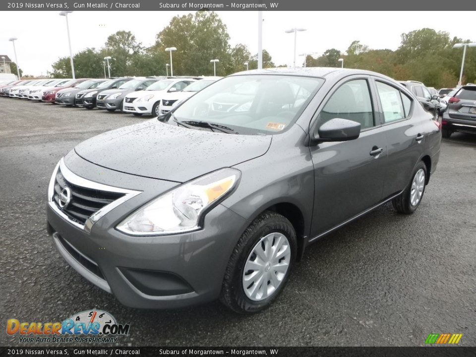 Front 3/4 View of 2019 Nissan Versa S Photo #8