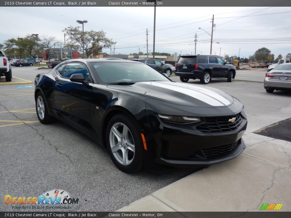 Front 3/4 View of 2019 Chevrolet Camaro LT Coupe Photo #3