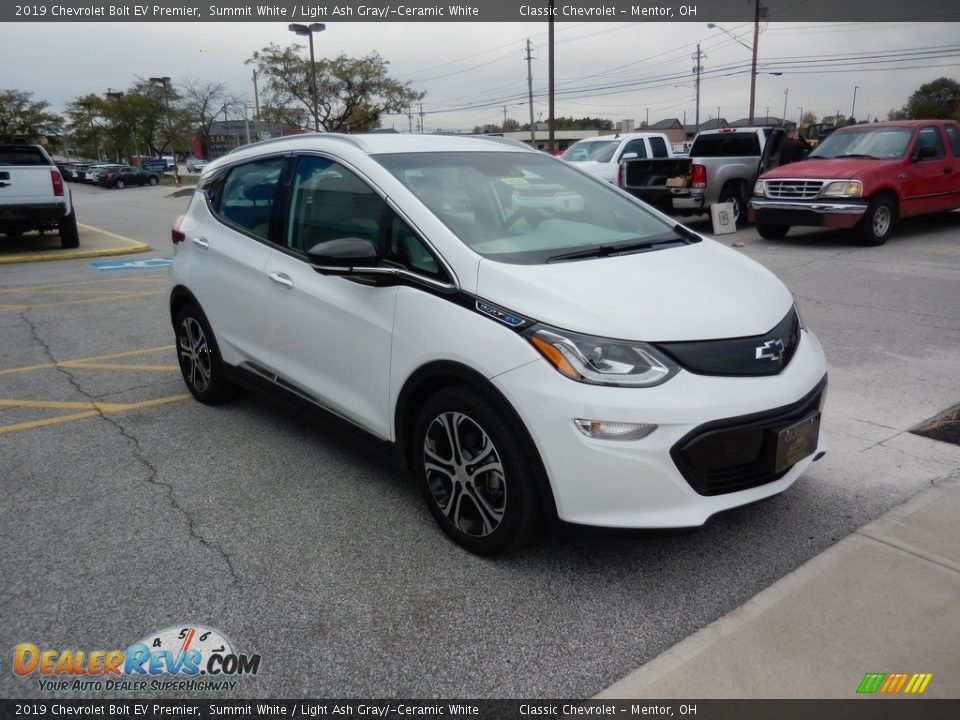 Front 3/4 View of 2019 Chevrolet Bolt EV Premier Photo #3