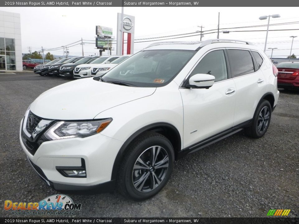 Front 3/4 View of 2019 Nissan Rogue SL AWD Hybrid Photo #8