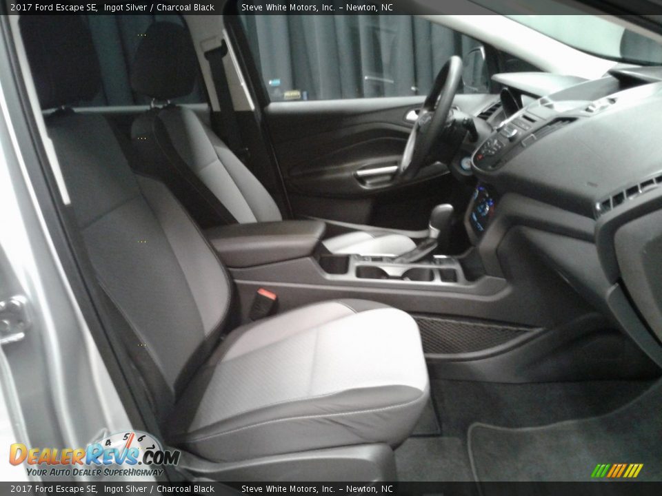 2017 Ford Escape SE Ingot Silver / Charcoal Black Photo #14