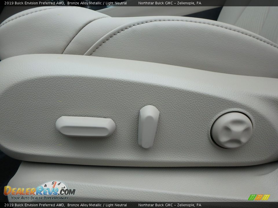 Controls of 2019 Buick Envision Preferred AWD Photo #15