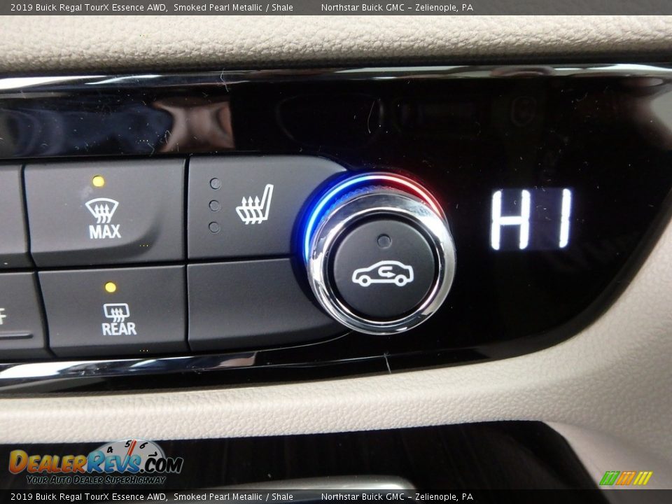 Controls of 2019 Buick Regal TourX Essence AWD Photo #17