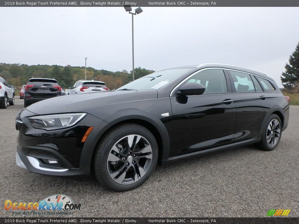Front 3/4 View of 2019 Buick Regal TourX Preferred AWD Photo #1