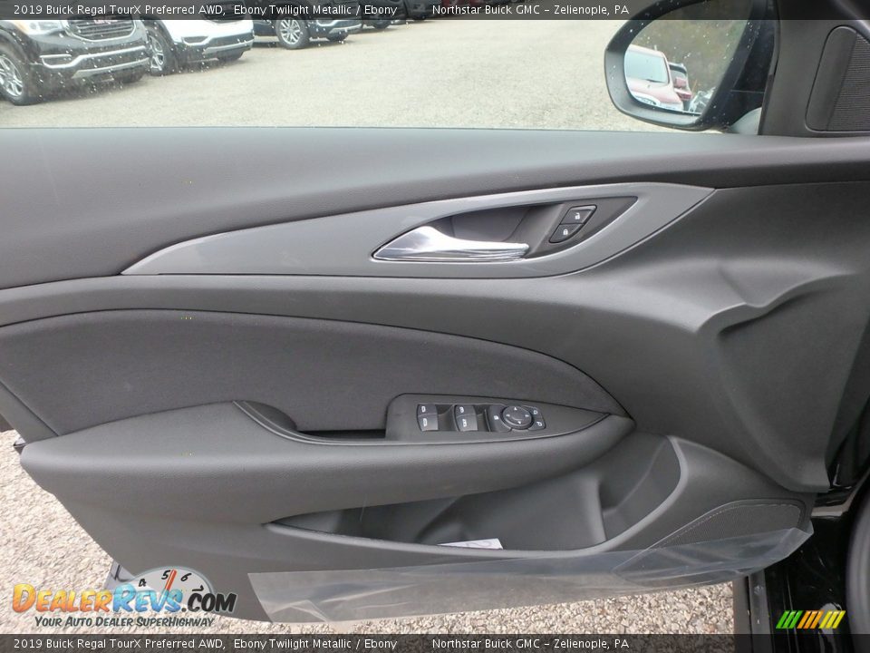 Door Panel of 2019 Buick Regal TourX Preferred AWD Photo #14