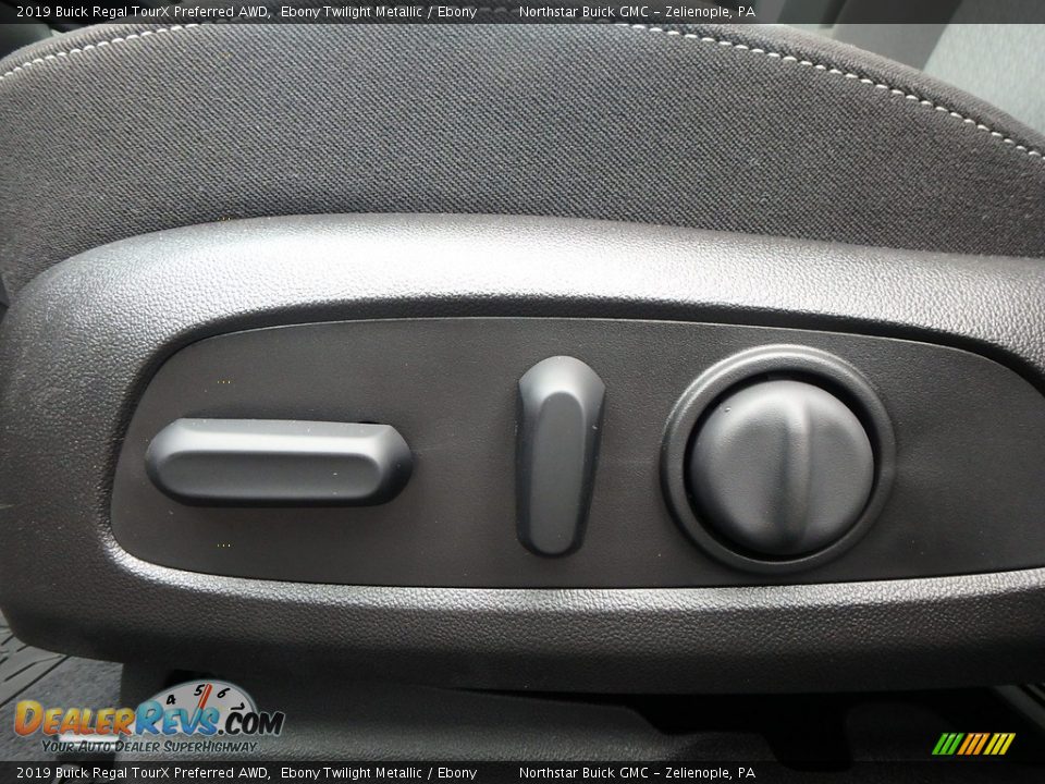 Controls of 2019 Buick Regal TourX Preferred AWD Photo #15