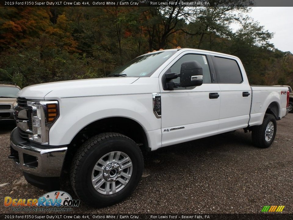 Front 3/4 View of 2019 Ford F350 Super Duty XLT Crew Cab 4x4 Photo #7