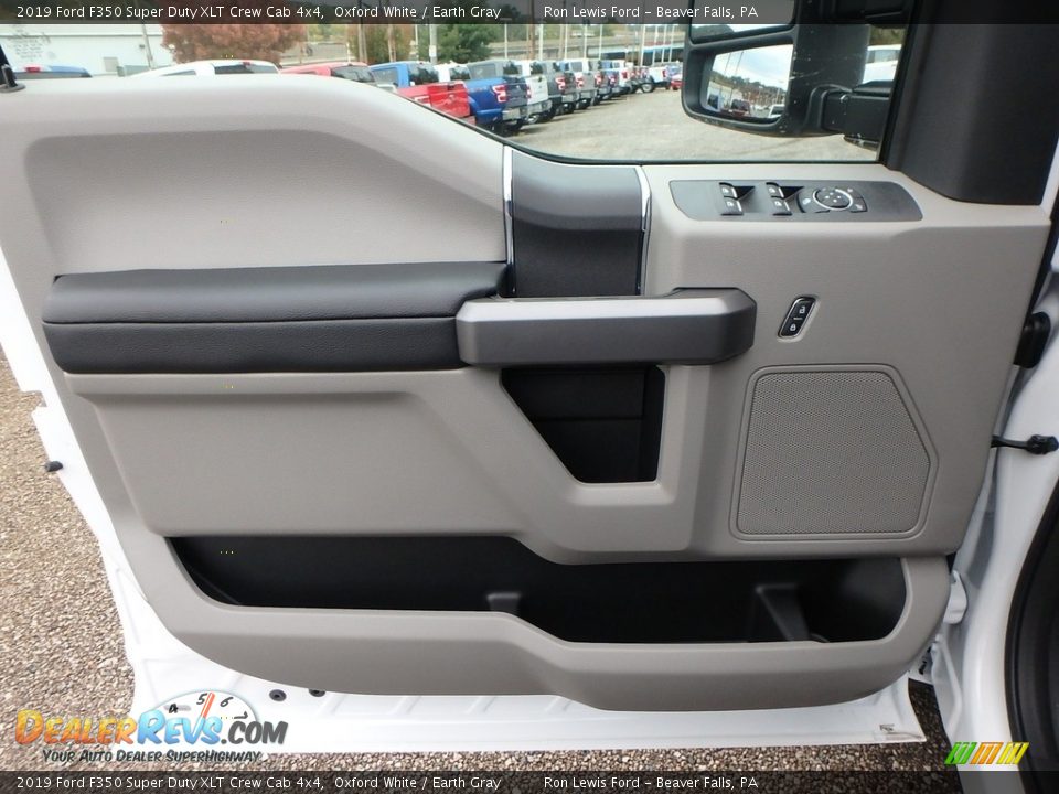 Door Panel of 2019 Ford F350 Super Duty XLT Crew Cab 4x4 Photo #14