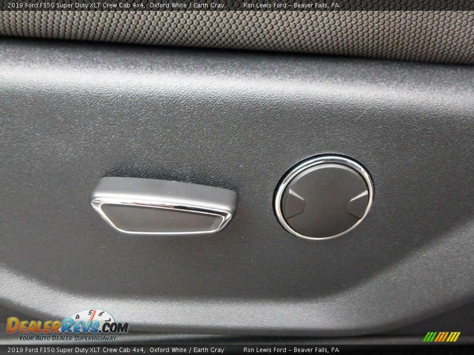 2019 Ford F350 Super Duty XLT Crew Cab 4x4 Oxford White / Earth Gray Photo #16