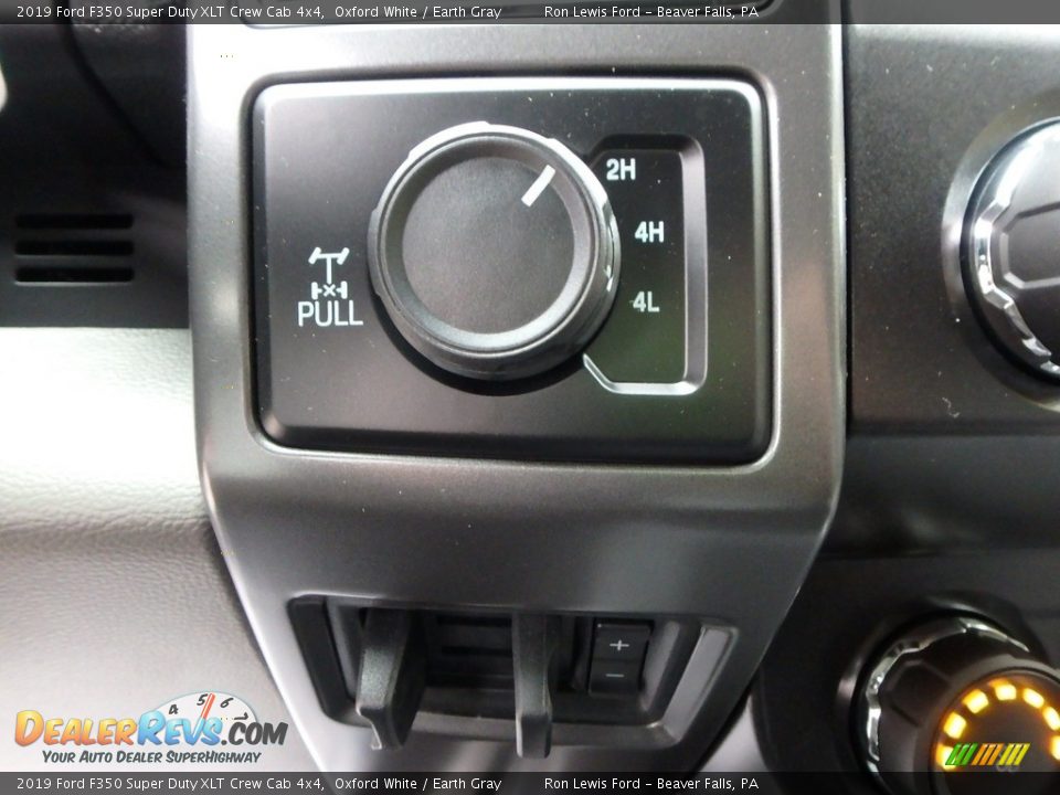 Controls of 2019 Ford F350 Super Duty XLT Crew Cab 4x4 Photo #19