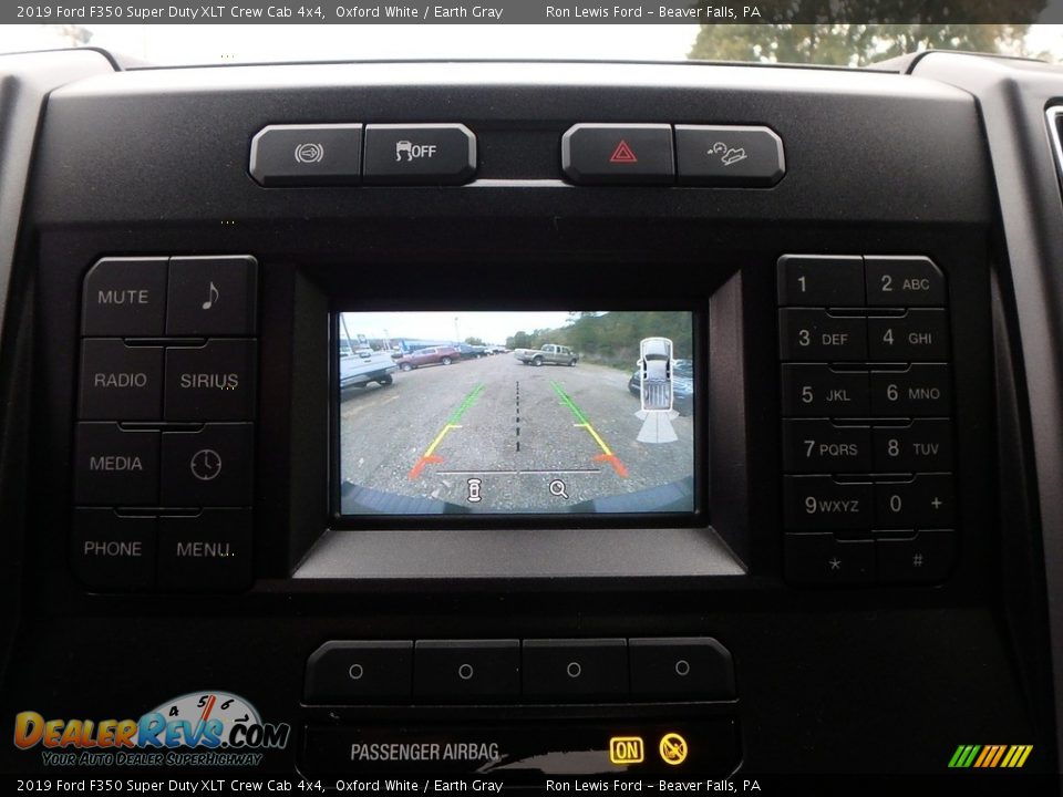 Controls of 2019 Ford F350 Super Duty XLT Crew Cab 4x4 Photo #20