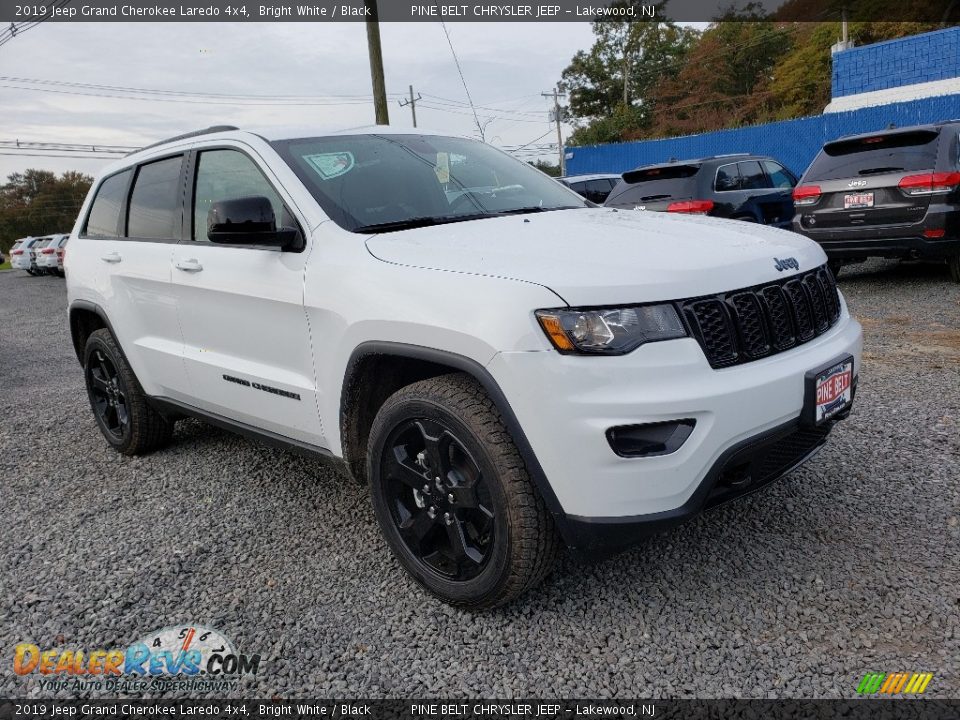 2019 Jeep Grand Cherokee Laredo 4x4 Bright White / Black Photo #1