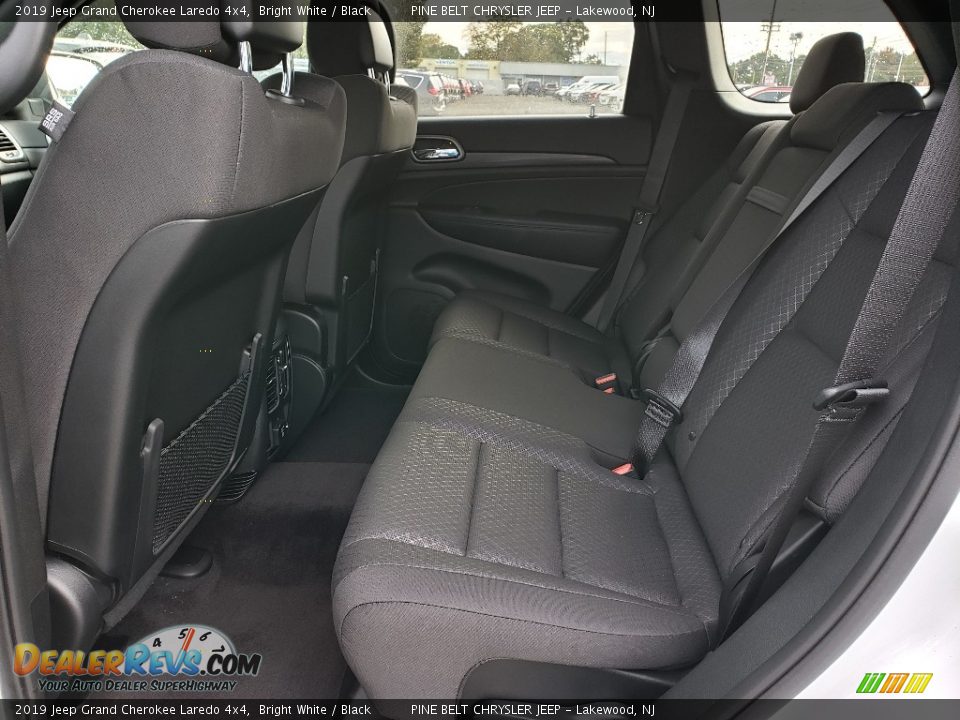 2019 Jeep Grand Cherokee Laredo 4x4 Bright White / Black Photo #6