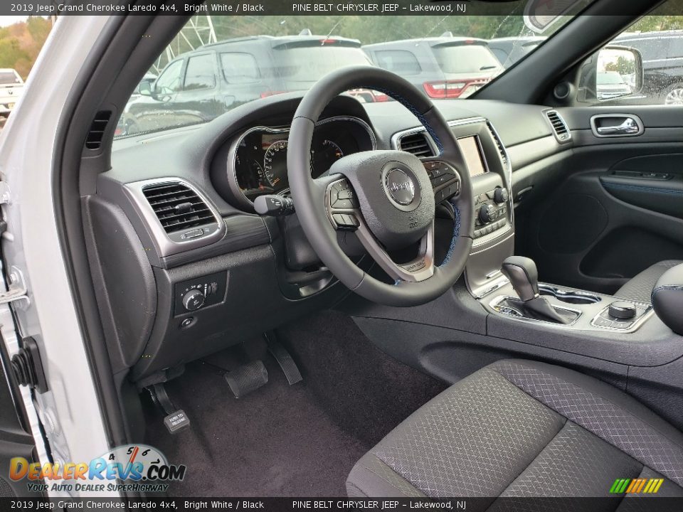 2019 Jeep Grand Cherokee Laredo 4x4 Bright White / Black Photo #7