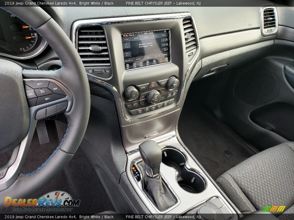 2019 Jeep Grand Cherokee Laredo 4x4 Bright White / Black Photo #10