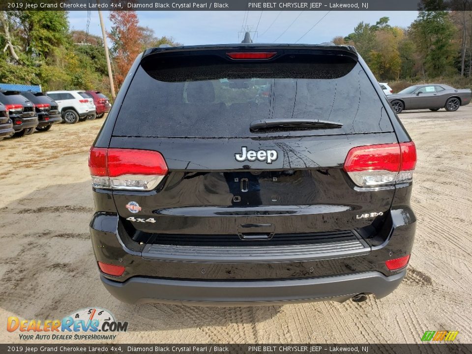 2019 Jeep Grand Cherokee Laredo 4x4 Diamond Black Crystal Pearl / Black Photo #6