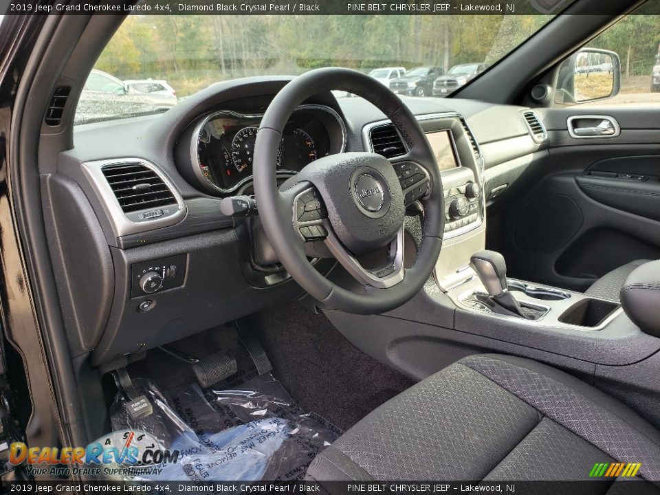 2019 Jeep Grand Cherokee Laredo 4x4 Diamond Black Crystal Pearl / Black Photo #8