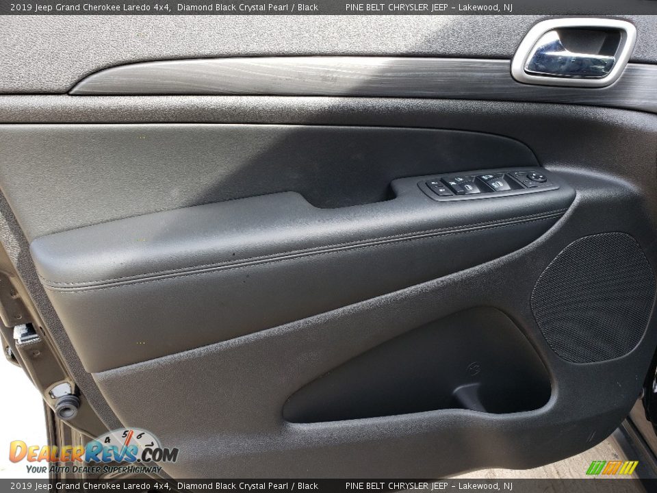 2019 Jeep Grand Cherokee Laredo 4x4 Diamond Black Crystal Pearl / Black Photo #9