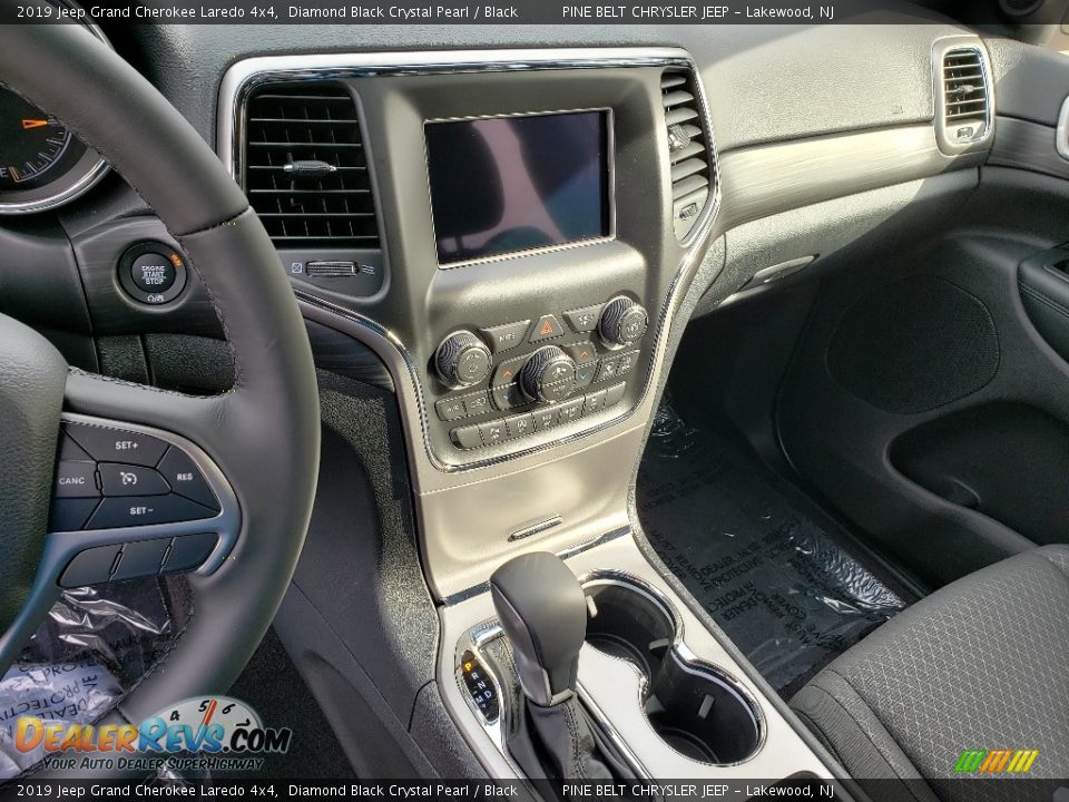 2019 Jeep Grand Cherokee Laredo 4x4 Diamond Black Crystal Pearl / Black Photo #11