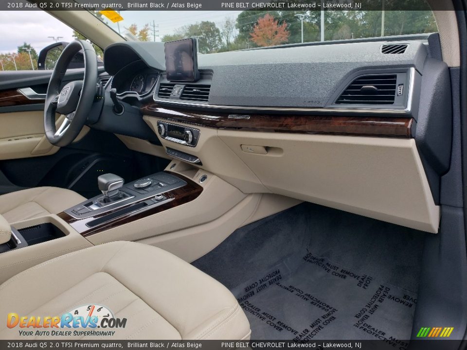 Dashboard of 2018 Audi Q5 2.0 TFSI Premium quattro Photo #11