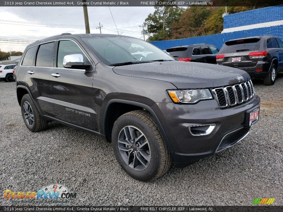 Front 3/4 View of 2019 Jeep Grand Cherokee Limited 4x4 Photo #1