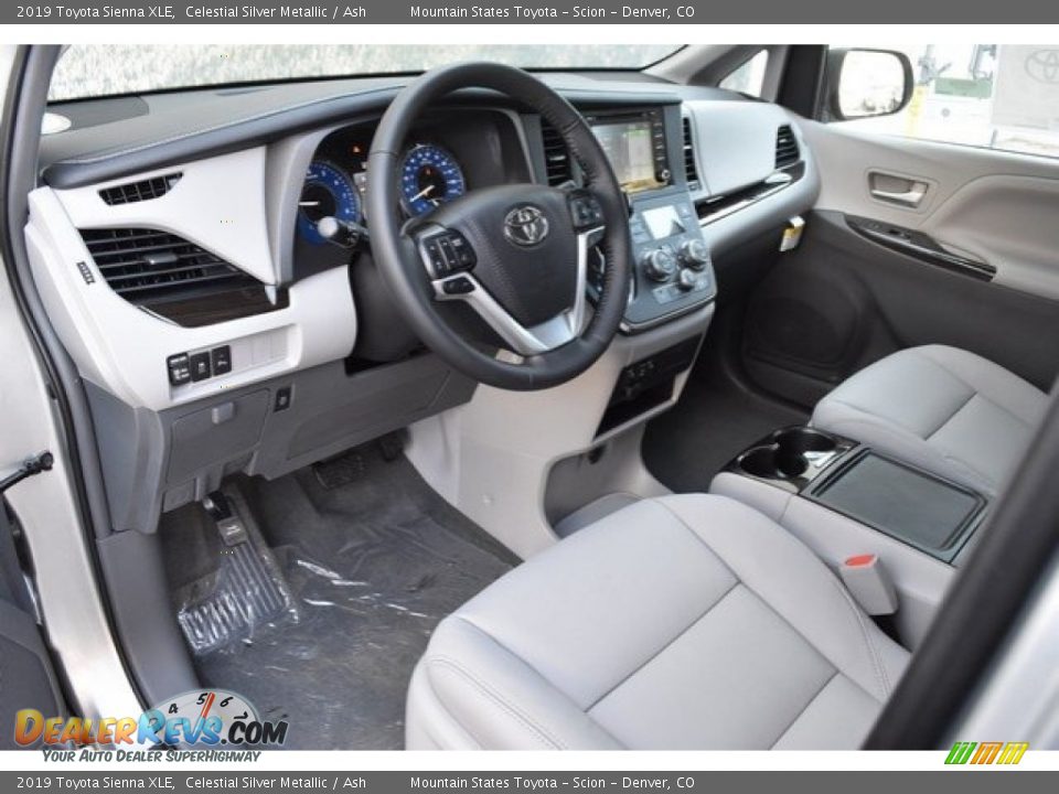 Ash Interior - 2019 Toyota Sienna XLE Photo #5