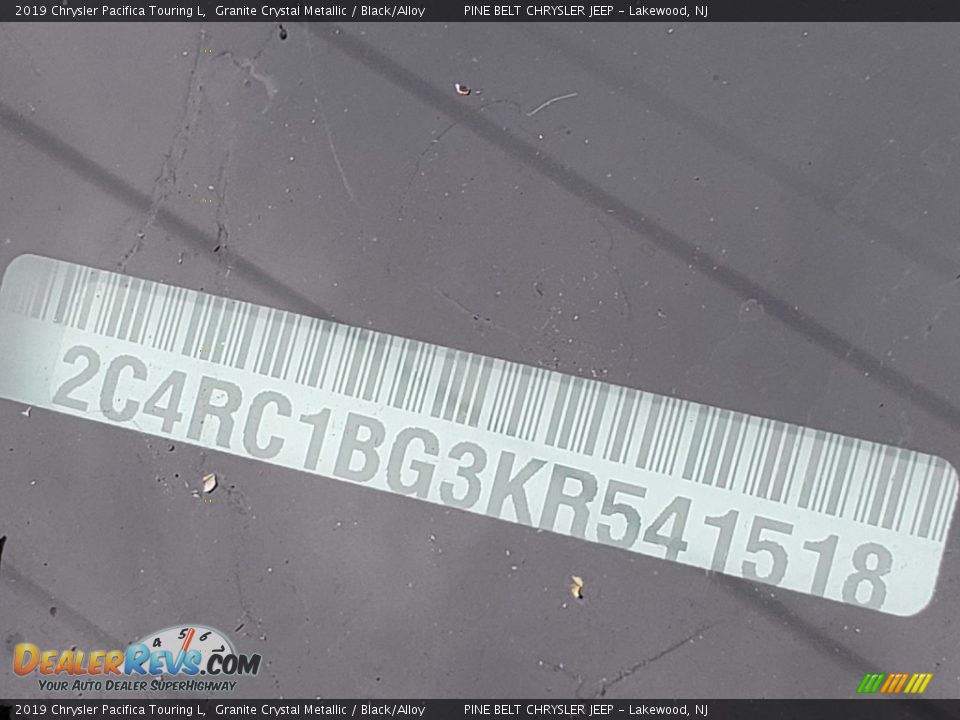 2019 Chrysler Pacifica Touring L Granite Crystal Metallic / Black/Alloy Photo #9