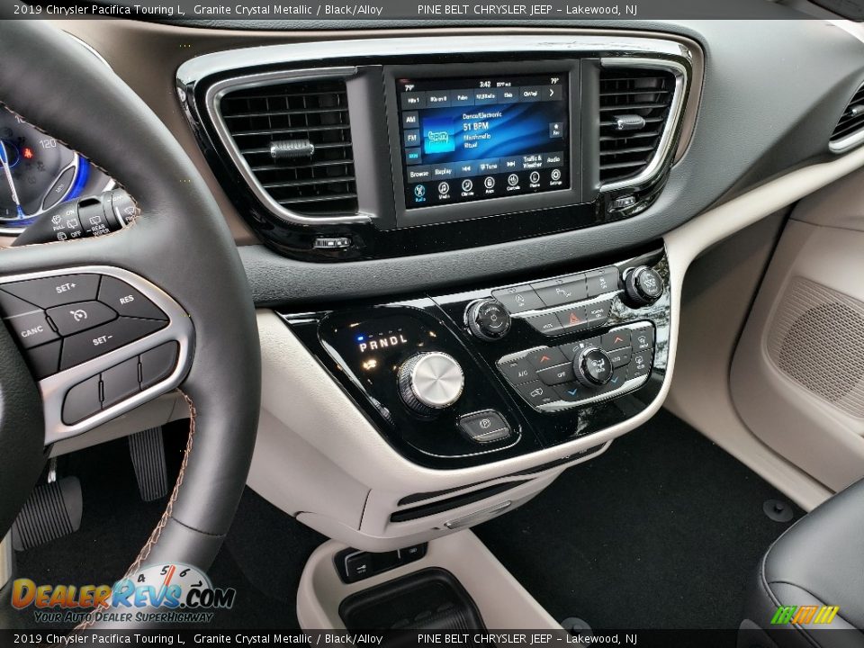 2019 Chrysler Pacifica Touring L Granite Crystal Metallic / Black/Alloy Photo #10