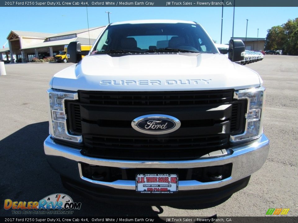 2017 Ford F250 Super Duty XL Crew Cab 4x4 Oxford White / Medium Earth Gray Photo #8