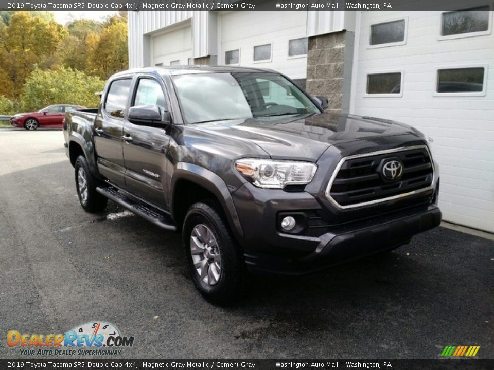 Front 3/4 View of 2019 Toyota Tacoma SR5 Double Cab 4x4 Photo #1