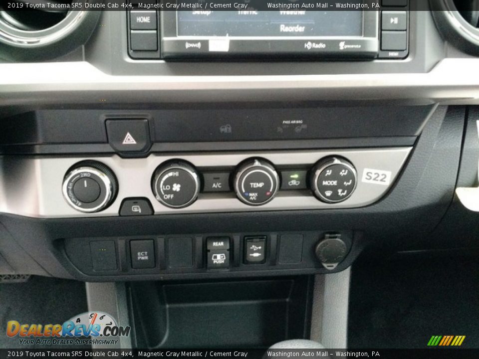 Controls of 2019 Toyota Tacoma SR5 Double Cab 4x4 Photo #16