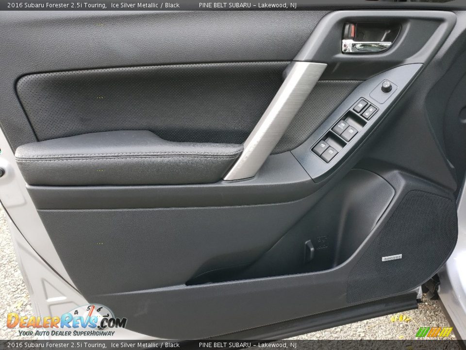2016 Subaru Forester 2.5i Touring Ice Silver Metallic / Black Photo #24