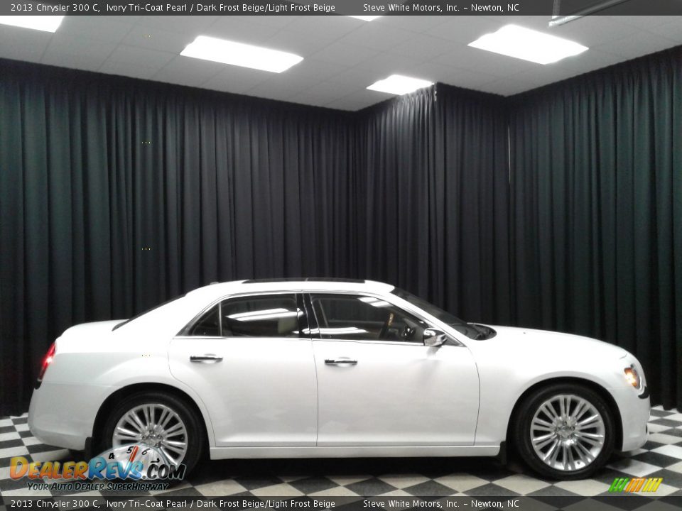 2013 Chrysler 300 C Ivory Tri-Coat Pearl / Dark Frost Beige/Light Frost Beige Photo #5