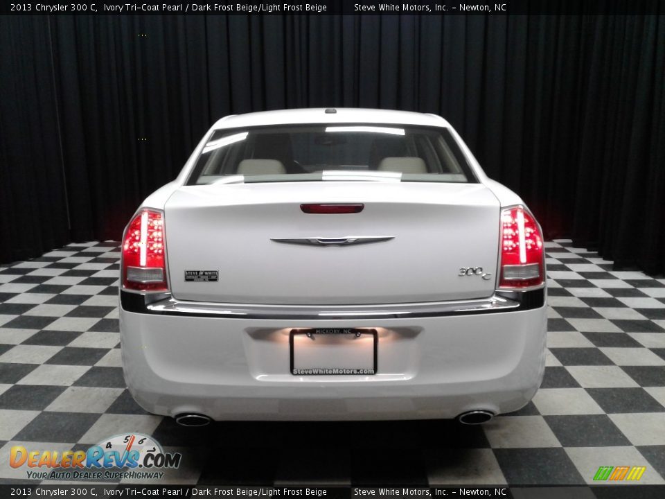 2013 Chrysler 300 C Ivory Tri-Coat Pearl / Dark Frost Beige/Light Frost Beige Photo #7