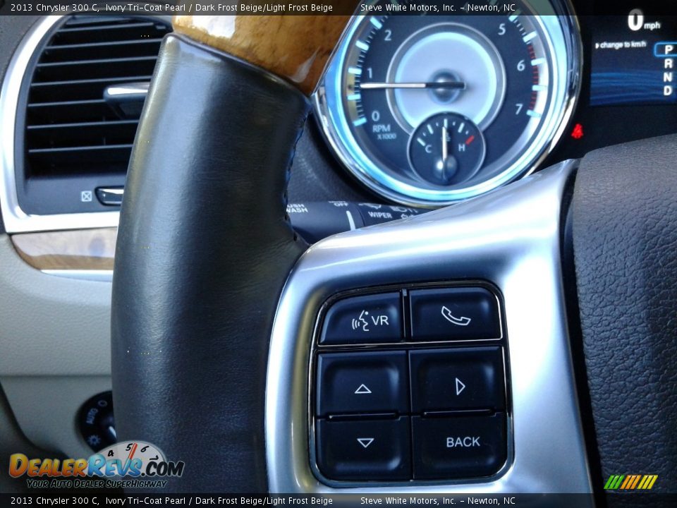 2013 Chrysler 300 C Ivory Tri-Coat Pearl / Dark Frost Beige/Light Frost Beige Photo #17