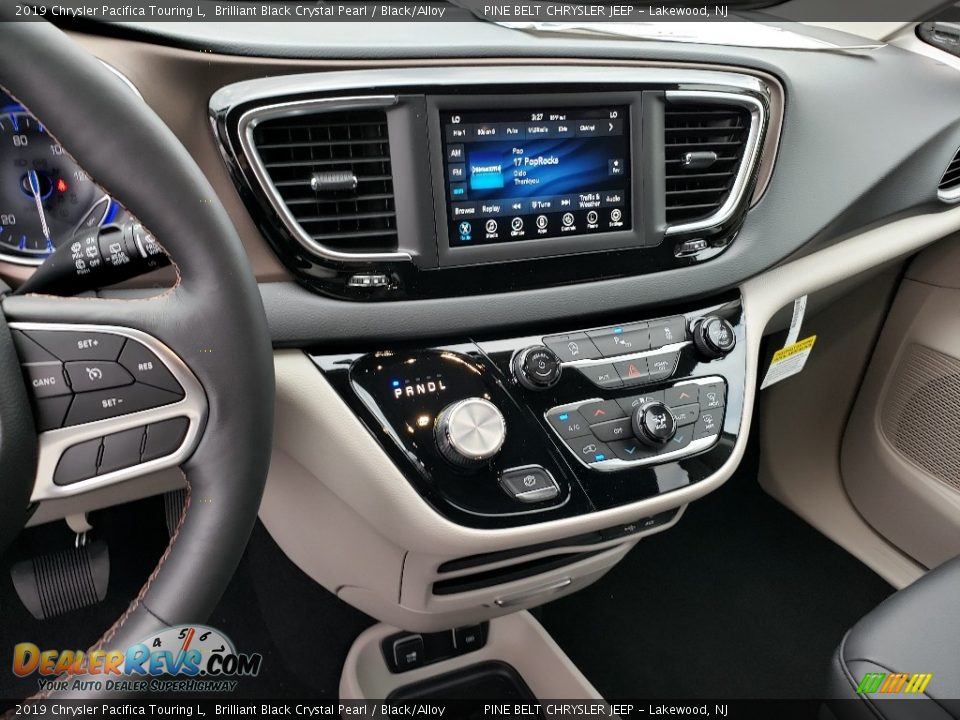 2019 Chrysler Pacifica Touring L Brilliant Black Crystal Pearl / Black/Alloy Photo #10
