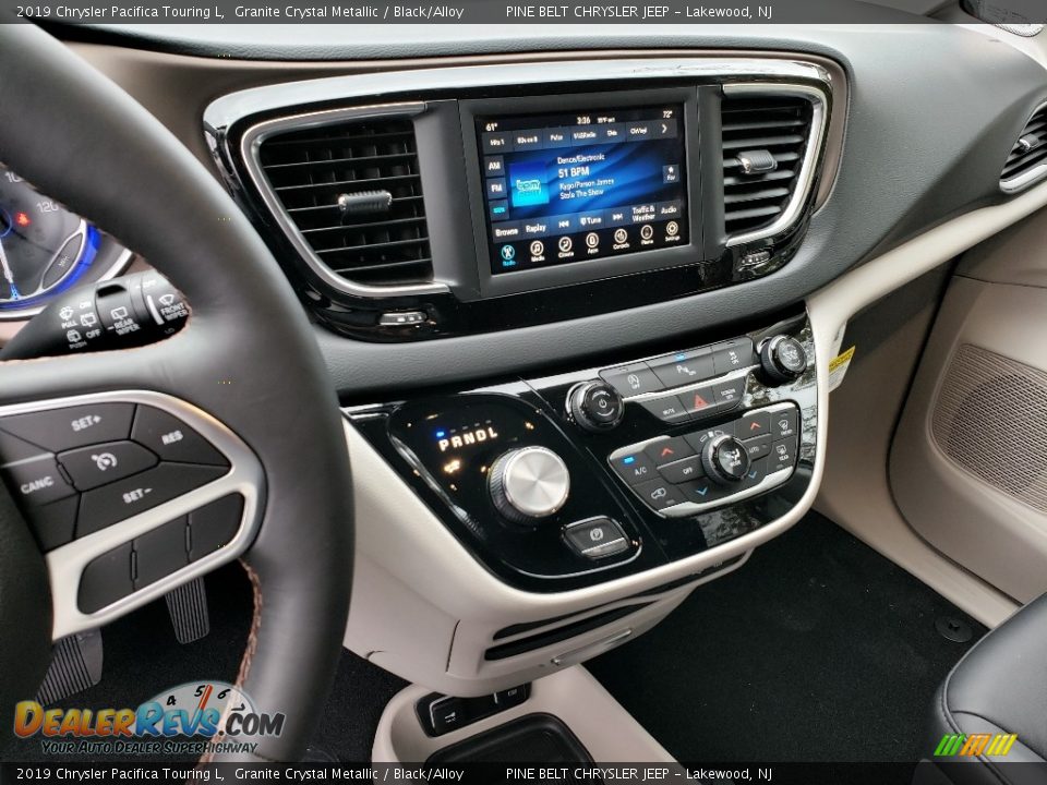 2019 Chrysler Pacifica Touring L Granite Crystal Metallic / Black/Alloy Photo #10