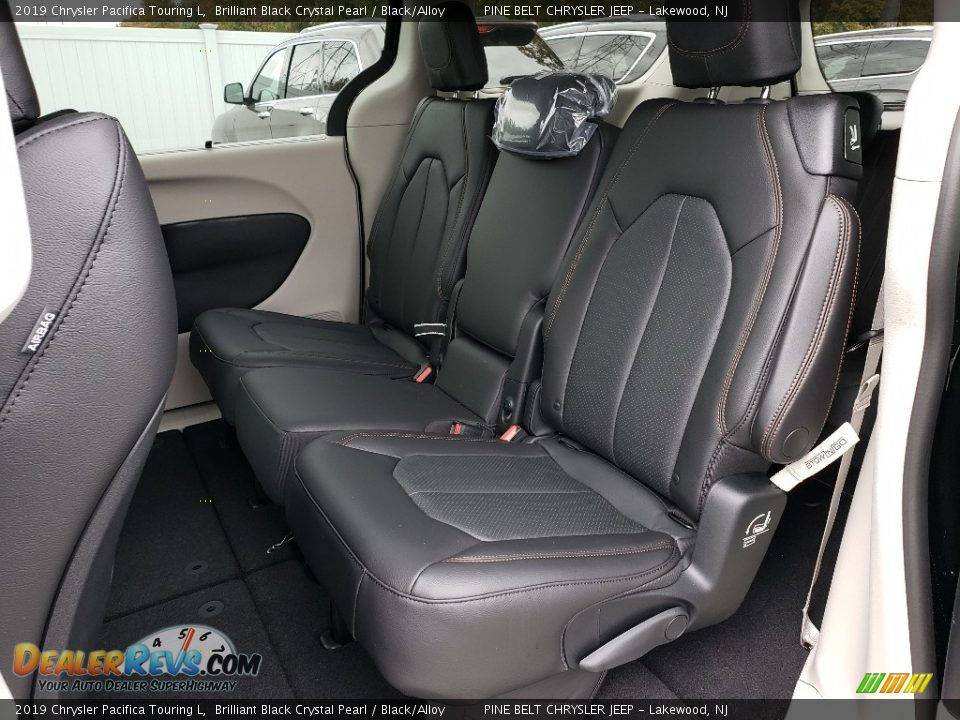 2019 Chrysler Pacifica Touring L Brilliant Black Crystal Pearl / Black/Alloy Photo #6