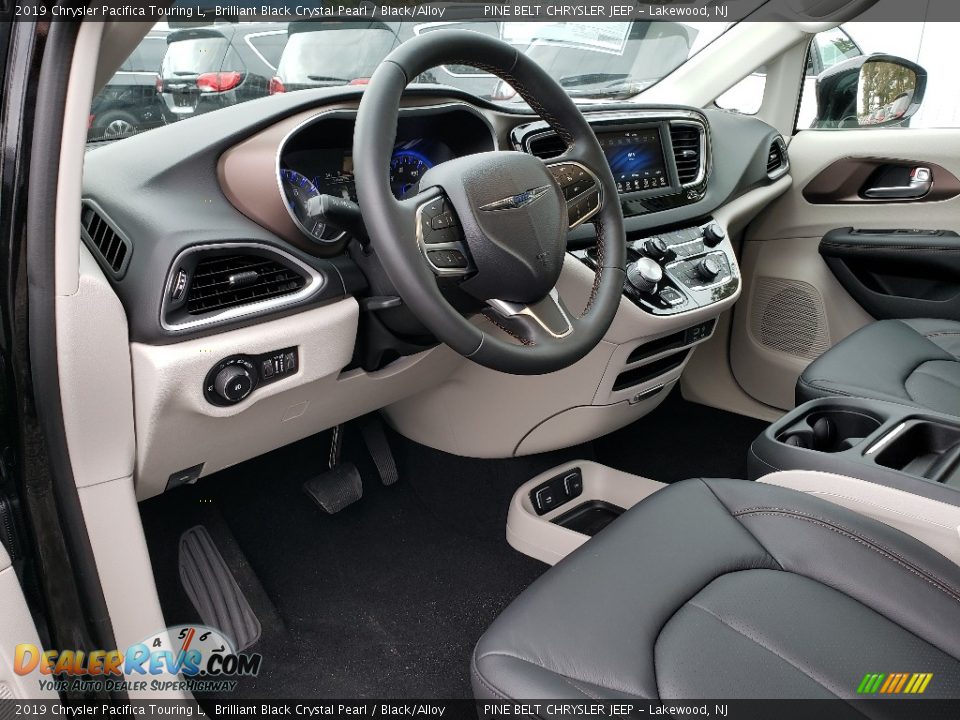 2019 Chrysler Pacifica Touring L Brilliant Black Crystal Pearl / Black/Alloy Photo #7