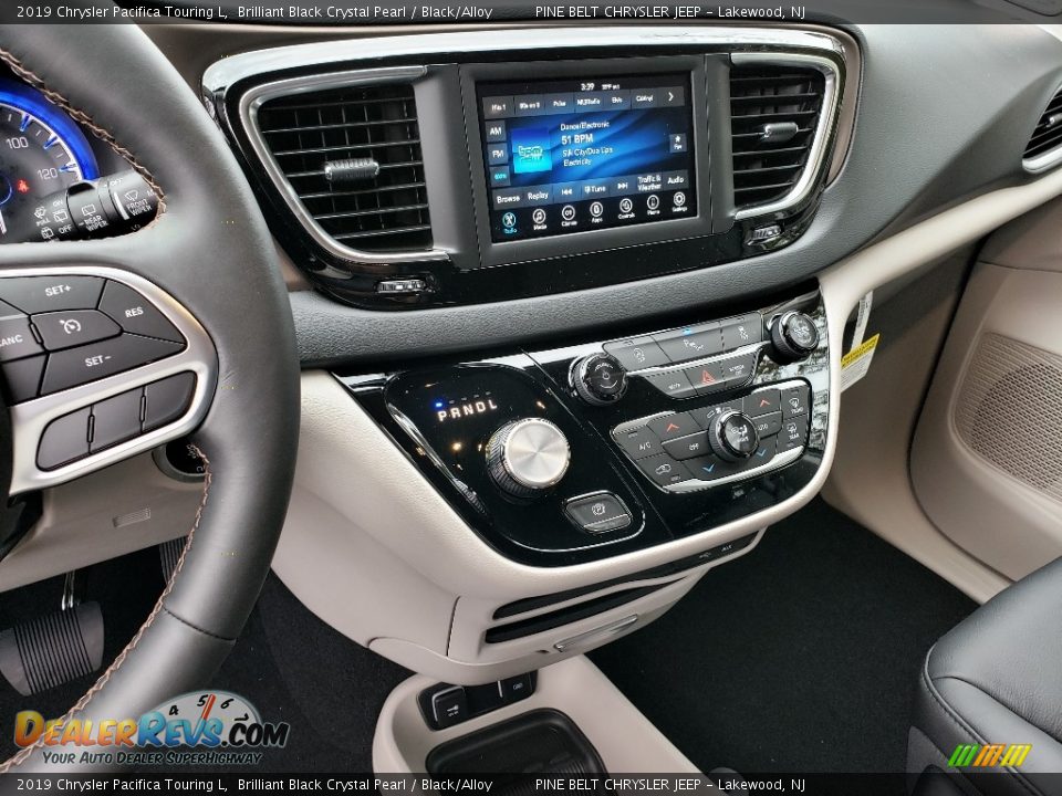 2019 Chrysler Pacifica Touring L Brilliant Black Crystal Pearl / Black/Alloy Photo #10
