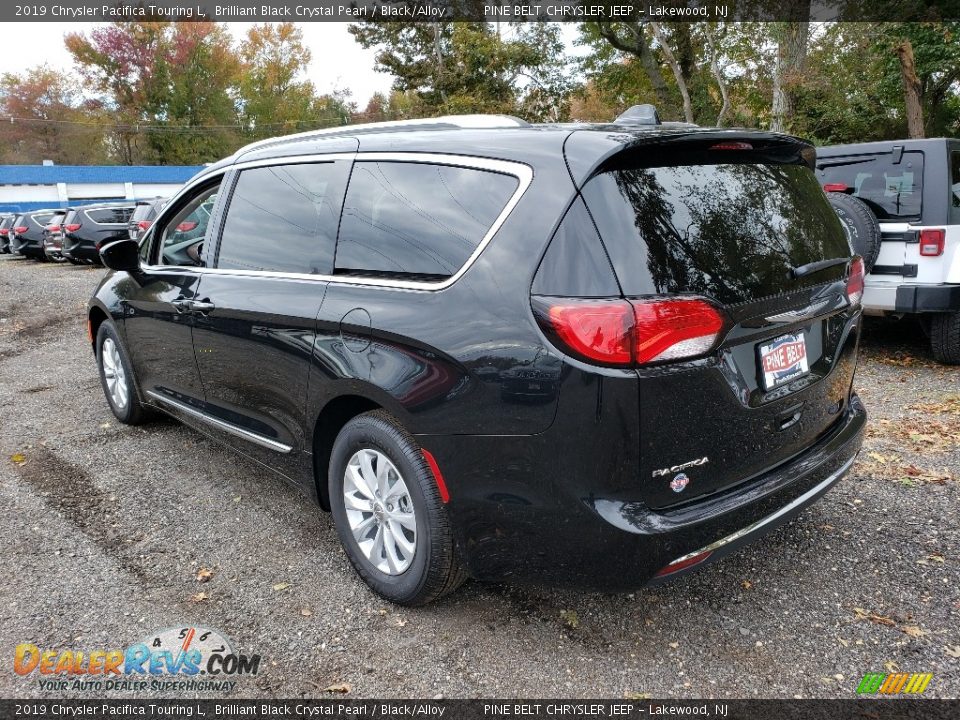 2019 Chrysler Pacifica Touring L Brilliant Black Crystal Pearl / Black/Alloy Photo #4