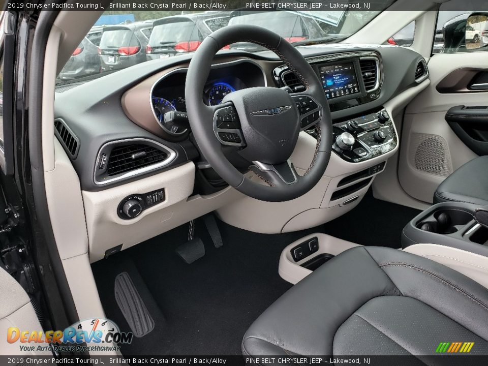 2019 Chrysler Pacifica Touring L Brilliant Black Crystal Pearl / Black/Alloy Photo #8