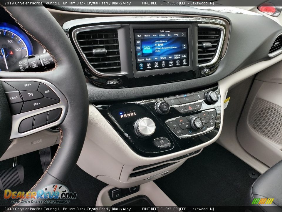 2019 Chrysler Pacifica Touring L Brilliant Black Crystal Pearl / Black/Alloy Photo #10