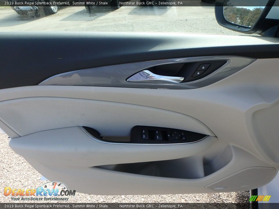 Door Panel of 2019 Buick Regal Sportback Preferred Photo #13