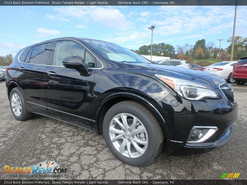 Front 3/4 View of 2019 Buick Envision Preferred Photo #3